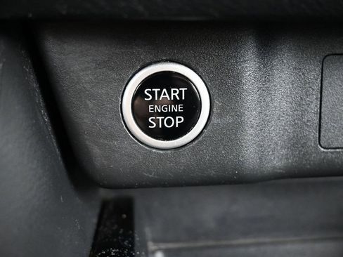 Used 2023 Nissan Rogue SV image 14