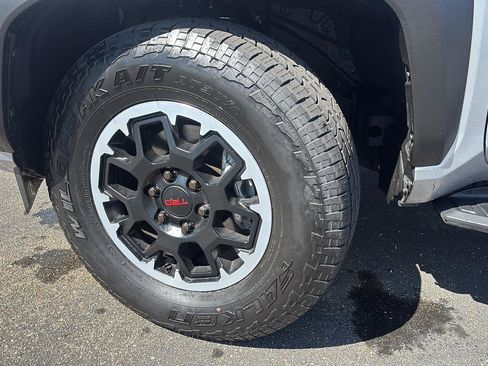 Used 2025 Toyota 4Runner TRD Off-Road Premium AWD/4WD image 5