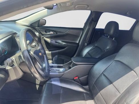 Used 2017 Chevrolet Malibu LT w/ Leather Package FWD image 11