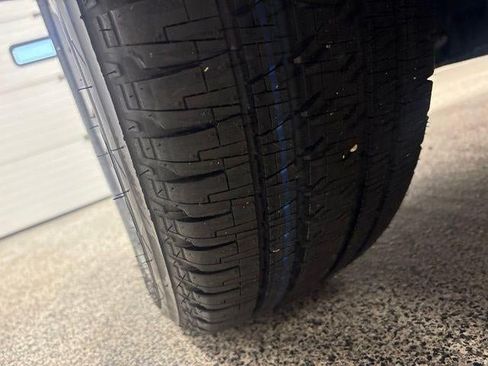 Used 2022 Ford Explorer XLT w/ Equipment Group 202A AWD/4WD image 38