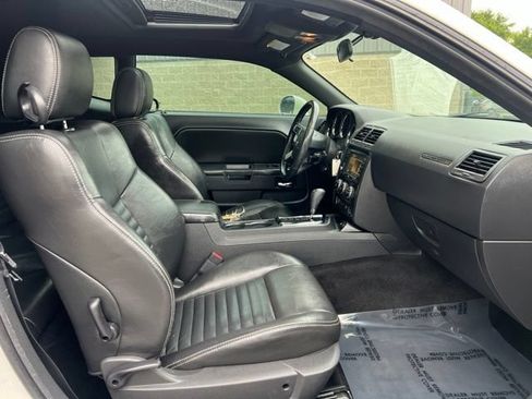 Used 2010 Dodge Challenger SE RWD image 11