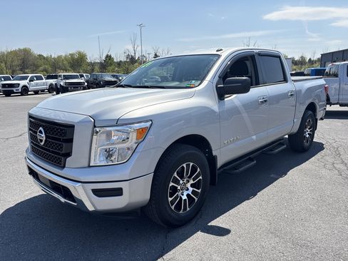 Used 2021 Nissan Titan SV w/ Accessory Utility Package AWD/4WD image 11