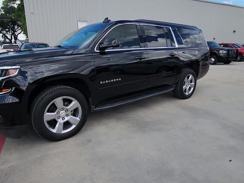 Used 2019 Chevrolet Suburban LT RWD image 4