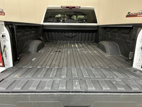 Used 2025 Chevrolet Silverado 2500 High Country w/ High Country Premium Package AWD/4WD image 5
