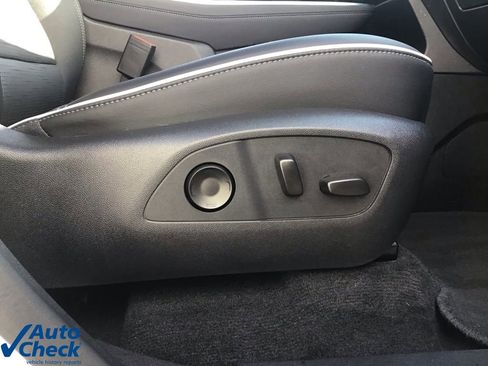 Used 2025 Buick Enclave Sport Touring image 13