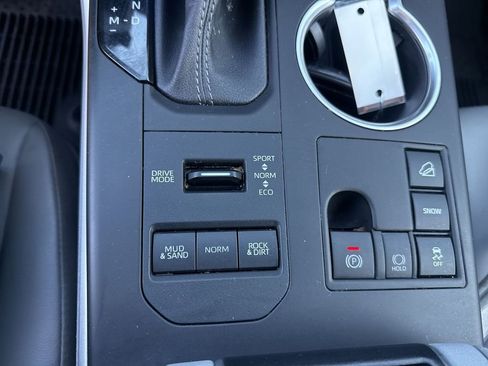 Used 2023 Toyota Highlander XLE image 35