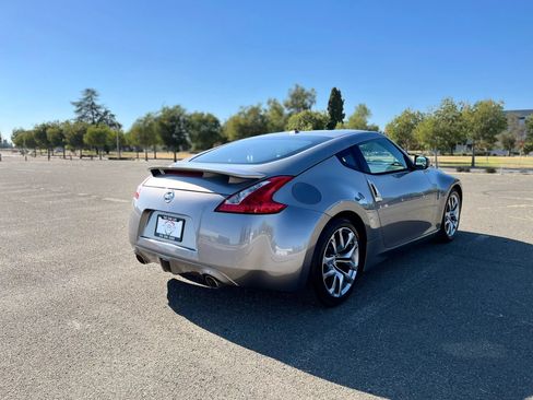 Used 2010 Nissan 370Z Touring w/ Sport Pkg RWD image 5