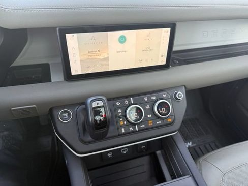 Used 2023 Land Rover Defender 110 SE AWD/4WD image 21