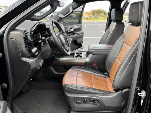 Used 2024 Chevrolet Silverado 2500 High Country w/ High Country Premium Package image 3