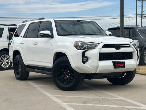 Used 2024 Toyota 4Runner SR5 Premium image 3