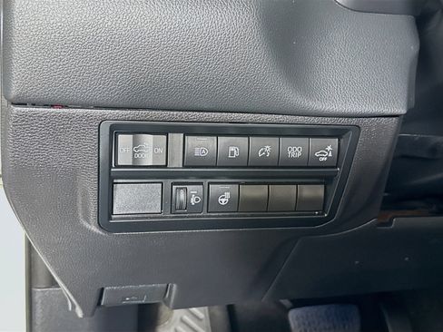 Used 2024 Toyota Tundra Limited AWD/4WD image 11