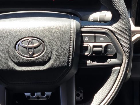 Used 2025 Toyota Tacoma TRD Sport AWD/4WD image 16