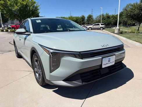 Used 2025 Kia K4 FWD image 2