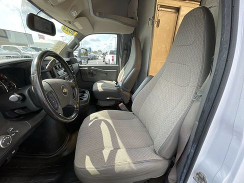 Used 2022 Chevrolet Express 3500 w/ Power Convenience Package RWD image 18