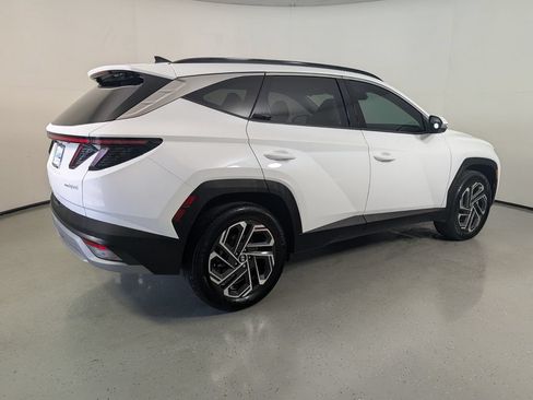 Certified 2025 Hyundai Tucson Limited AWD/4WD image 7