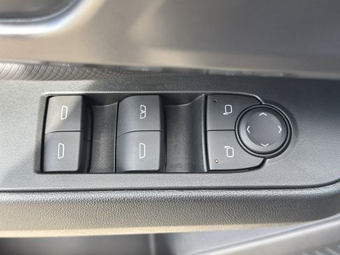 Used 2024 Chevrolet Equinox EV RS FWD image 12