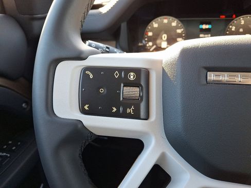 Used 2025 Land Rover Defender 110 S image 21