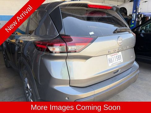 Used 2024 Nissan Rogue S AWD/4WD image 5