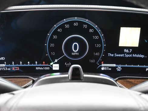 Used 2022 Cadillac Escalade Premium Luxury Platinum AWD/4WD image 16