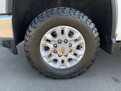 Used 2022 Chevrolet Silverado 2500 LTZ w/ LTZ Plus Package AWD/4WD image 11