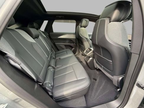 Used 2024 Cadillac Lyriq Tech image 16