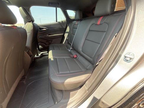 Used 2025 Chevrolet Trax RS w/ Sunroof Package image 18