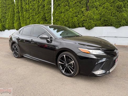Used 2019 Toyota Camry XSE FWD image 1