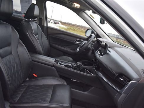 Used 2021 Nissan Rogue Platinum image 13