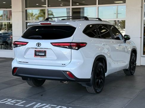 Used 2023 Toyota Highlander XLE image 12