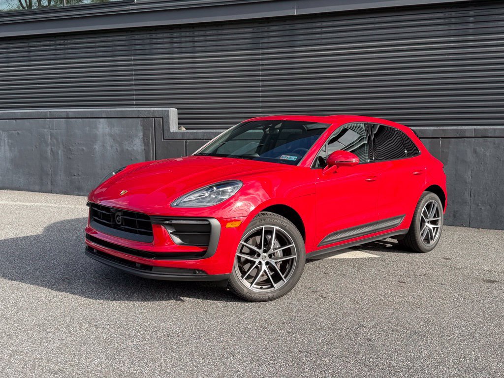 Certified 2026 Porsche Macan AWD/4WD image 6