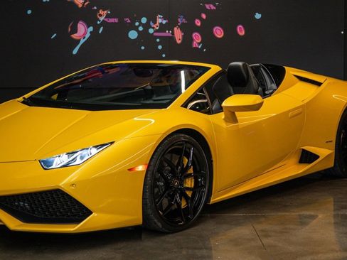 Used 2017 Lamborghini Huracan LP 610-4 AWD/4WD image 2