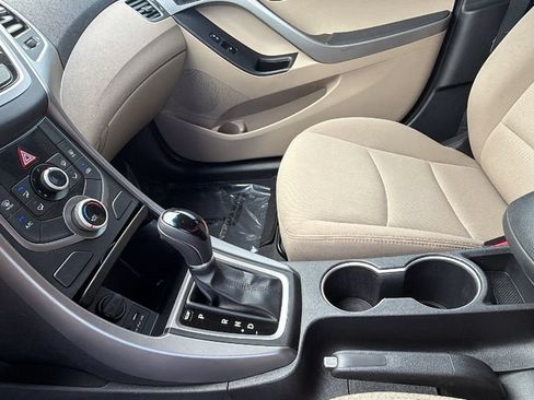 Used 2016 Hyundai Elantra SE FWD image 21
