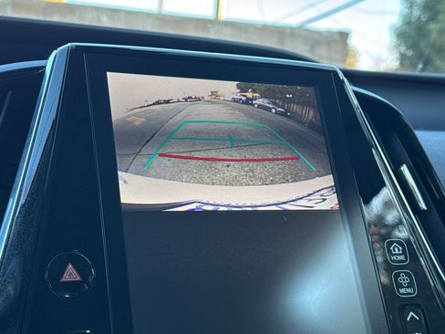 Used 2017 Toyota Prius Prime Advanced image 25