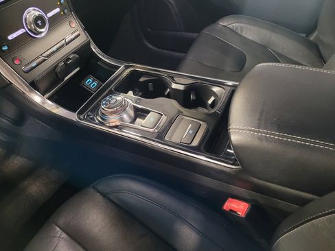 Used 2019 Ford Edge Titanium FWD image 26