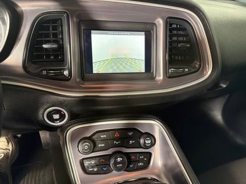 Used 2019 Dodge Challenger SXT w/ Driver Convenience Group image 17