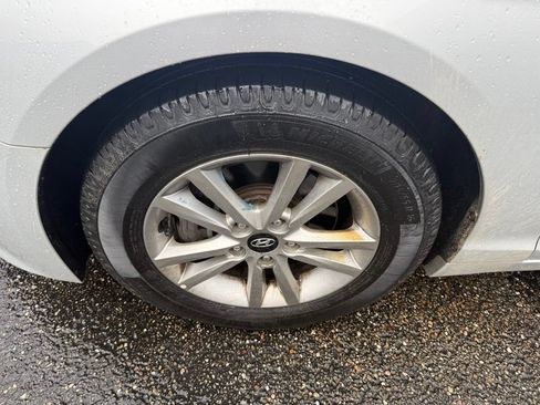 Used 2016 Hyundai Sonata SE FWD image 16