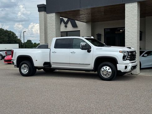 Used 2024 Chevrolet Silverado 3500 High Country w/ Technology Package AWD/4WD image 19