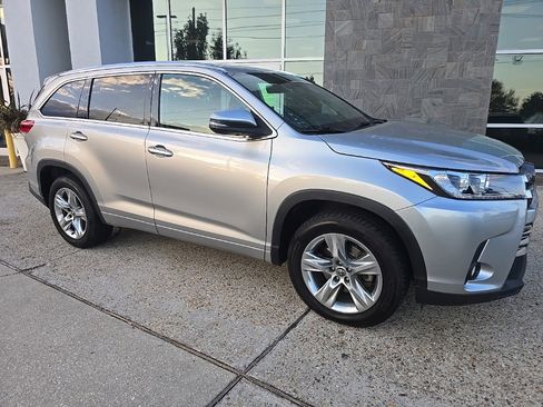 Used 2018 Toyota Highlander Limited image 4