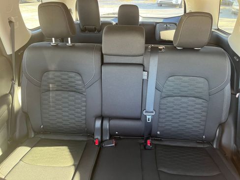 Used 2025 Nissan Pathfinder SV image 38