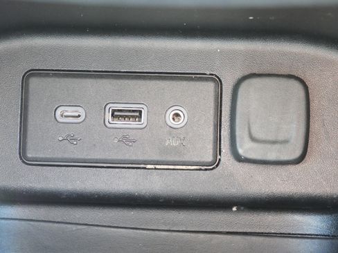 Used 2019 Chevrolet Equinox LT FWD image 28