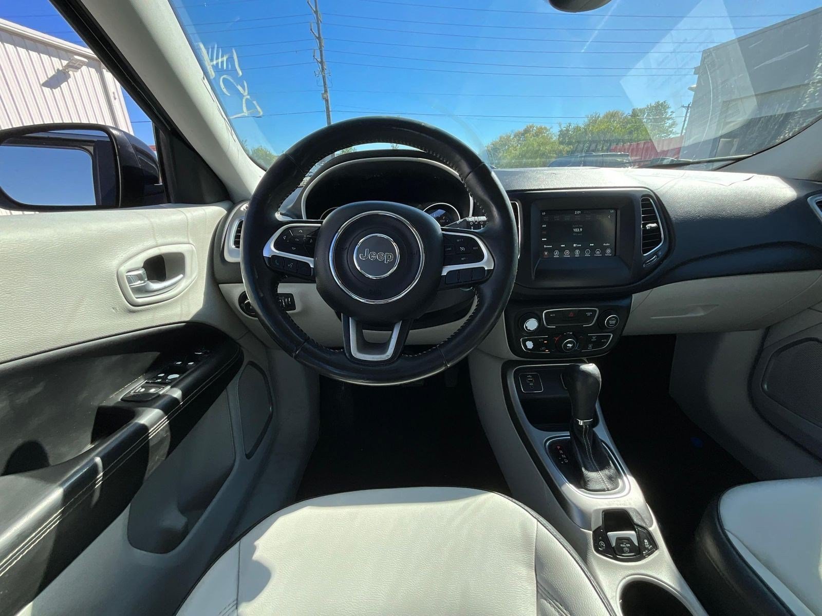 Used 2018 Jeep Compass Latitude w/ Popular Equipment Group FWD image 8