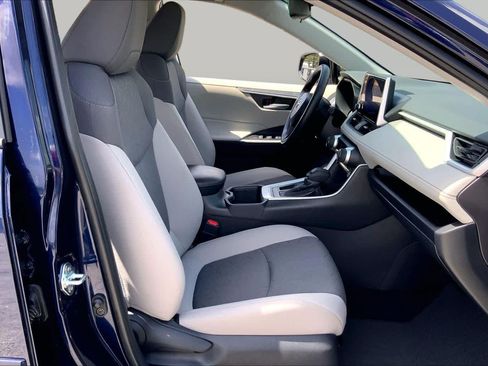 Used 2025 Toyota RAV4 XLE w/ Convenience Package FWD image 9