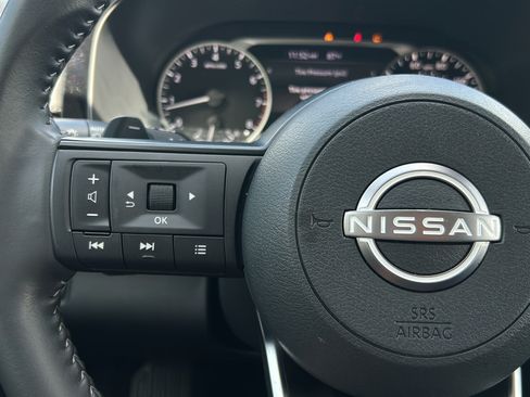 Used 2025 Nissan Pathfinder SV w/ SV Premium Package FWD image 28