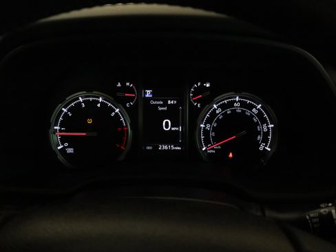 Used 2022 Toyota 4Runner TRD Off-Road AWD/4WD image 23