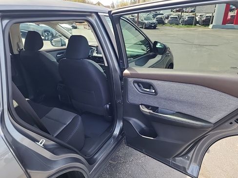 Used 2023 Nissan Rogue SV AWD/4WD image 28