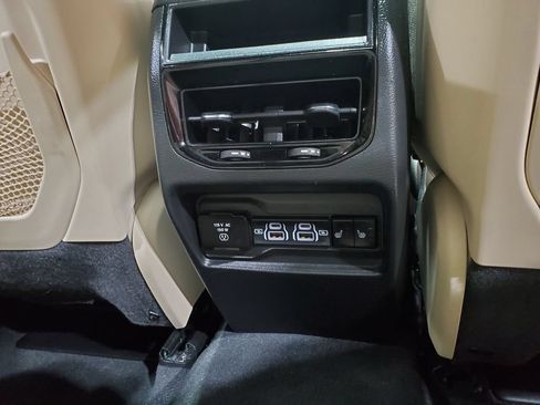 Used 2023 Jeep Grand Cherokee Limited w/ Luxury Tech Group II AWD/4WD image 22