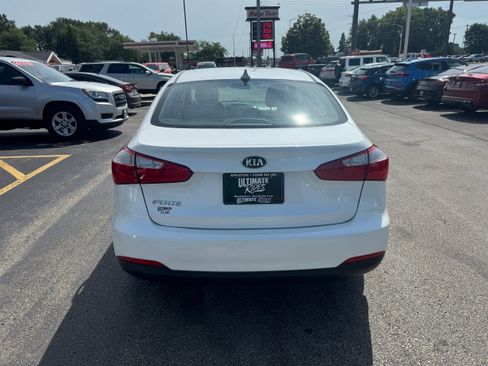 Used 2015 Kia Forte LX w/ Popular Package FWD image 4