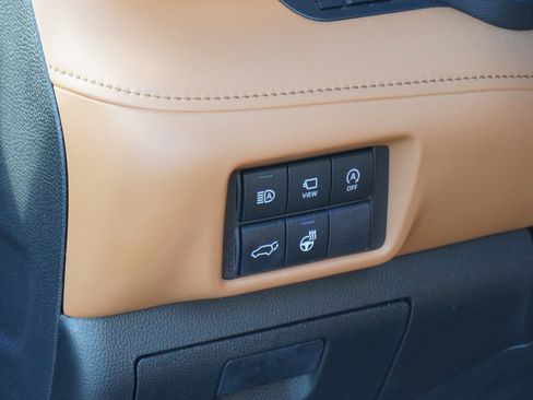 Used 2024 Toyota Highlander Platinum image 23