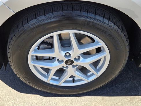 Certified 2024 Ford Edge SEL w/ Convenience Package AWD/4WD image 9