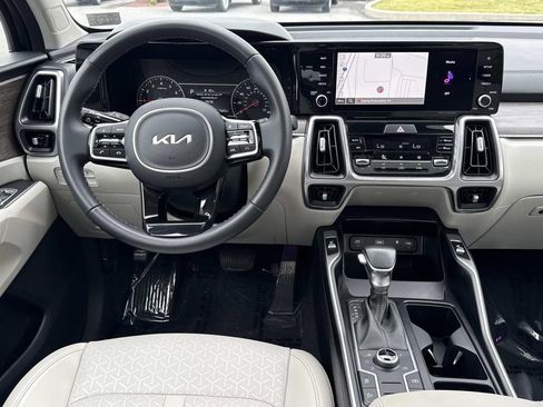 Used 2023 Kia Sorento S w/ Panoramic Sunroof Package AWD/4WD image 3
